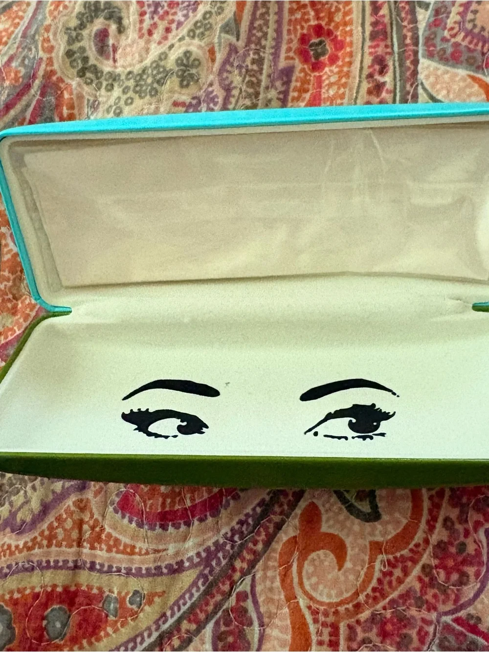 Kate Spade New York Two-Tone Hard Clamshell Eyeglass Case w/wink graphic inside